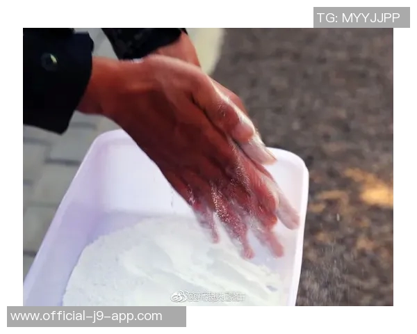 邓罗创立基金会以助精神分裂患者为使命追忆哥哥的悲剧故事 邓罗创立基金会以助精神分裂患者为使命追忆哥哥的悲剧故事