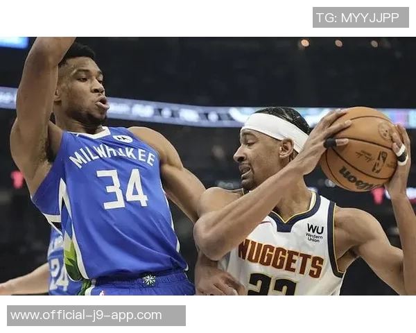 布劳恩展现排球技巧接穆雷长传双手垫球成功完成空接 布劳恩展现排球技巧接穆雷长传双手垫球成功完成空接