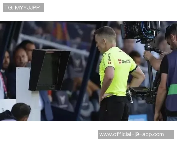 巴黎关注巴萨18岁中场胡安埃尔南德斯合同明夏到期引发转会speculation