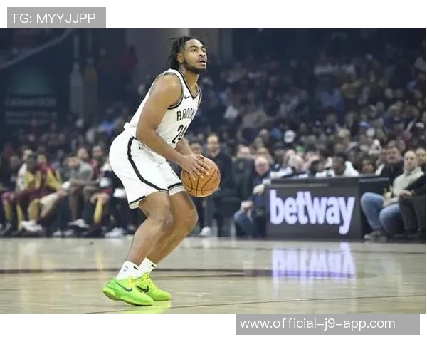 卡梅隆托马斯半场表现抢眼10投6中贡献18分3篮板6助攻1抢断