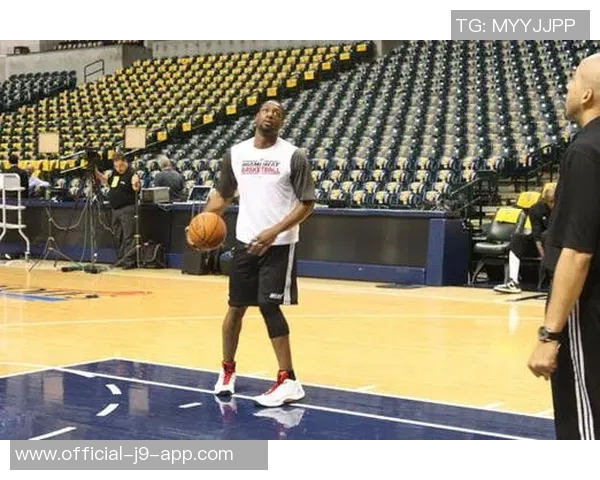 韦德谈新赛季媒体日:球员们穿新衣拍照交流感受乐趣 韦德谈新赛季媒体日:球员们穿新衣拍照交流感受乐趣