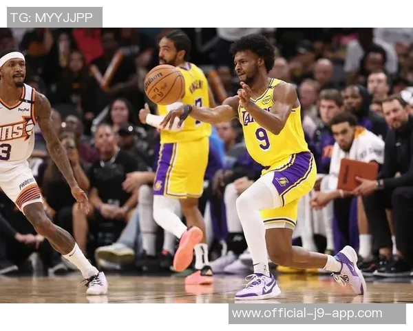 浓眉虽砍27分13板难救主湖人遭遇惨败局面堪忧 浓眉虽砍27分13板难救主湖人遭遇惨败局面堪忧