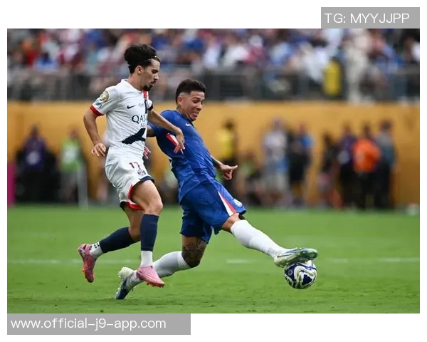 菲尔琼斯认为切尔西需再引进一两名球员才能争夺冠军 菲尔琼斯认为切尔西需再引进一两名球员才能争夺冠军